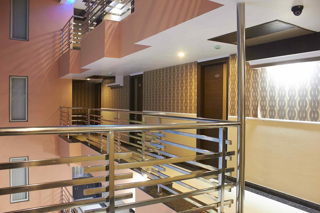 Hotel Waterfall Делі Екстер'єр фото