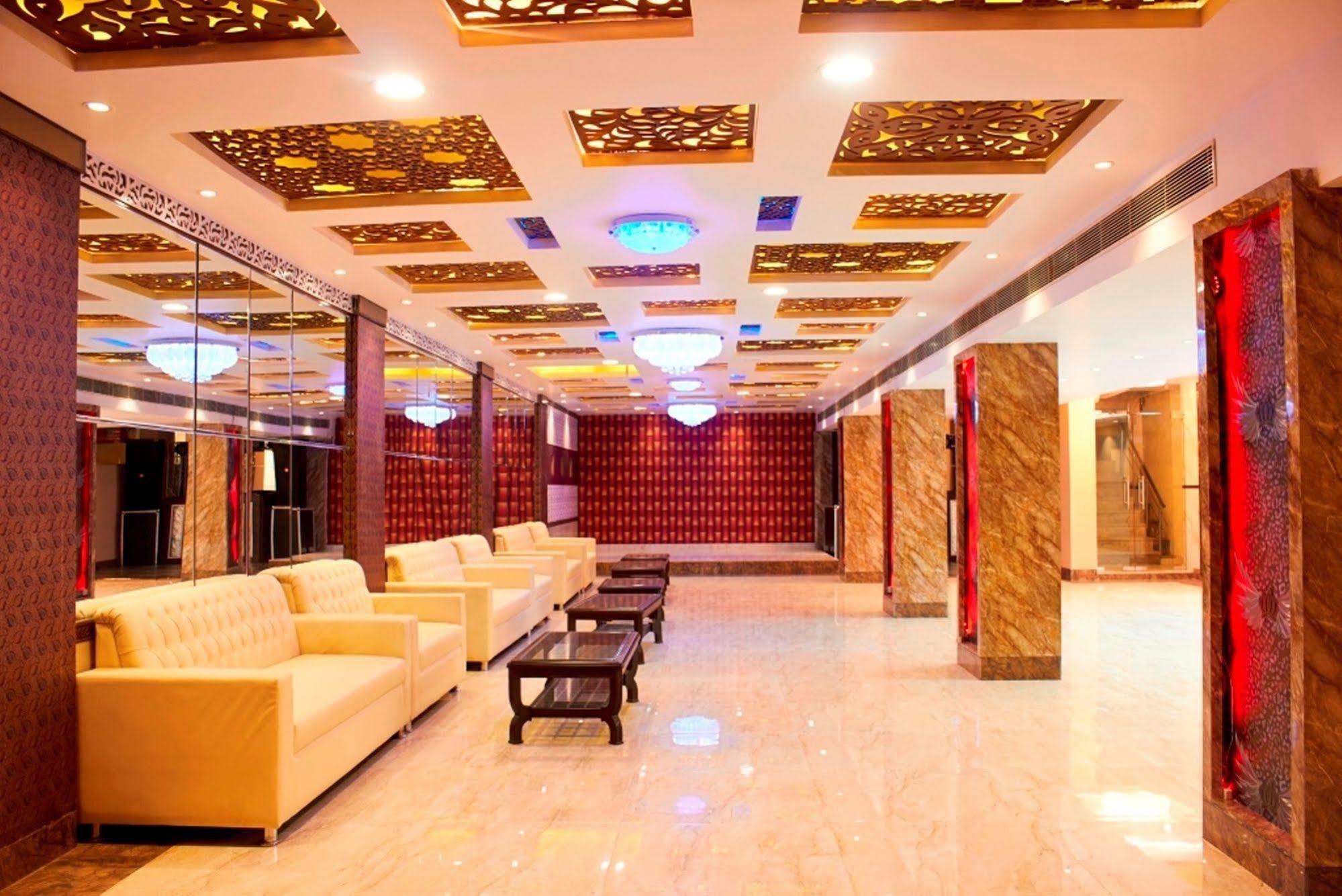 Hotel Waterfall Делі Екстер'єр фото