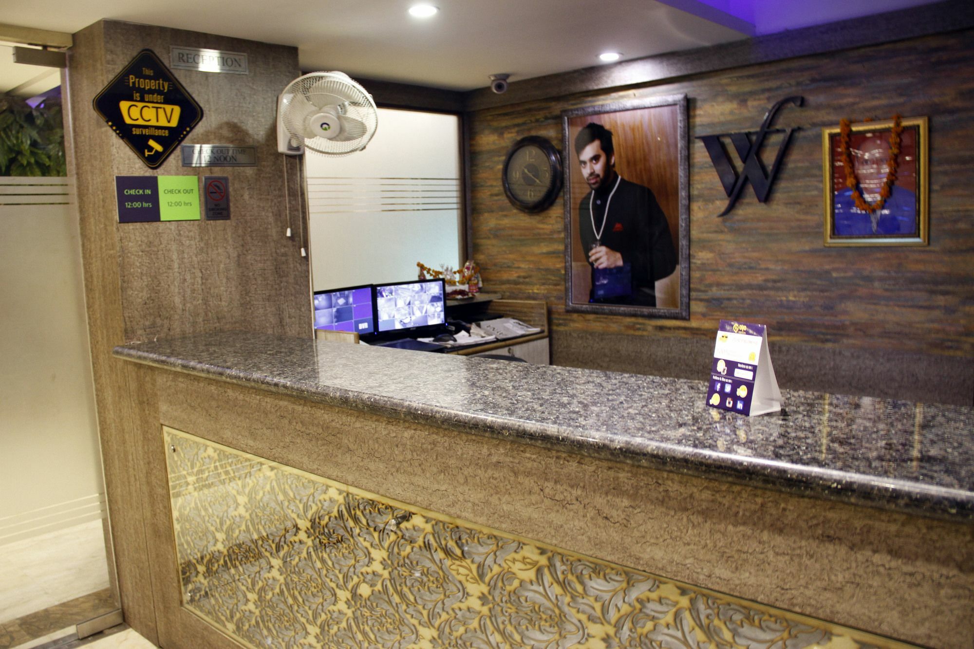 Hotel Waterfall Делі Екстер'єр фото