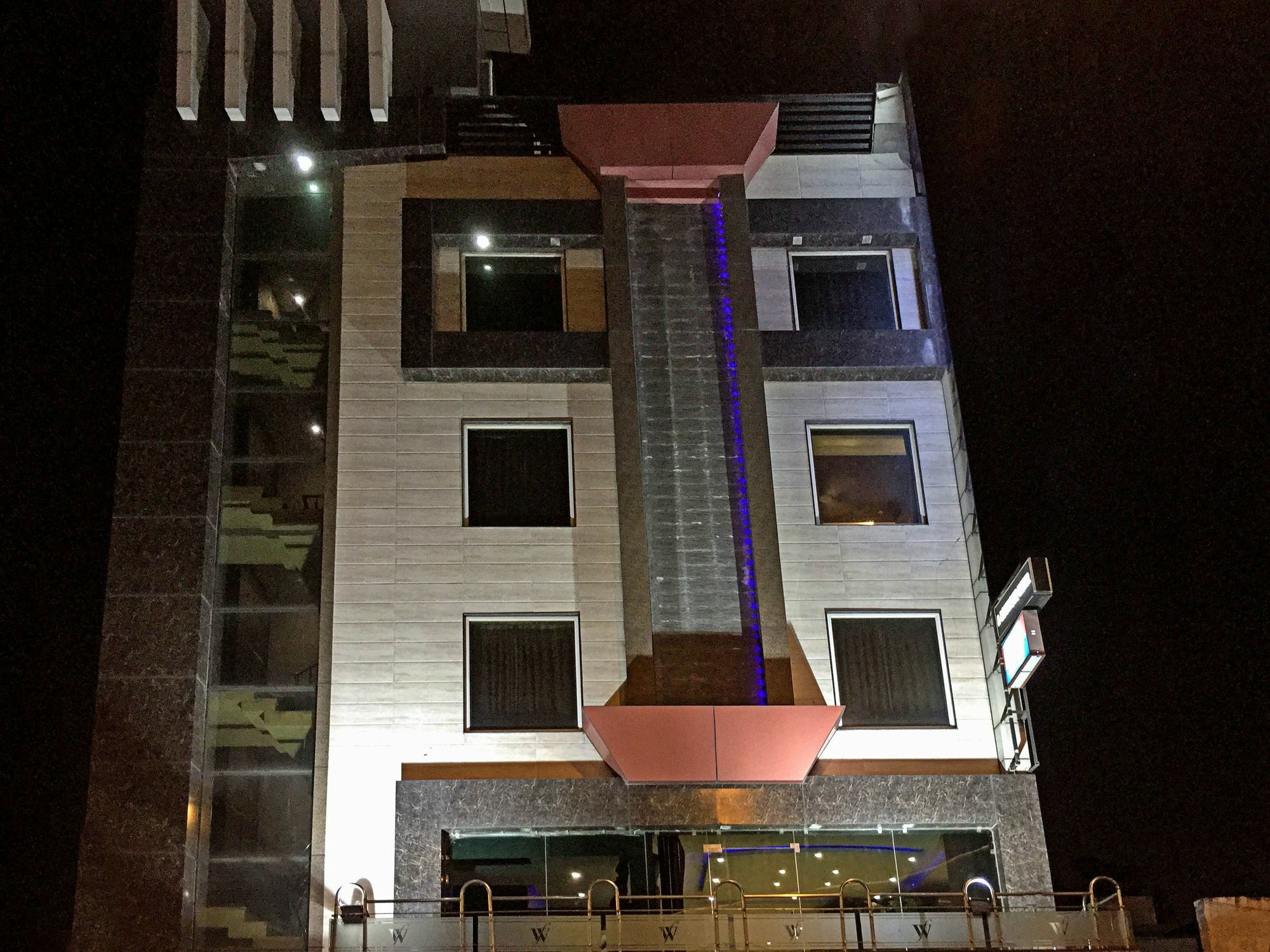 Hotel Waterfall Делі Екстер'єр фото