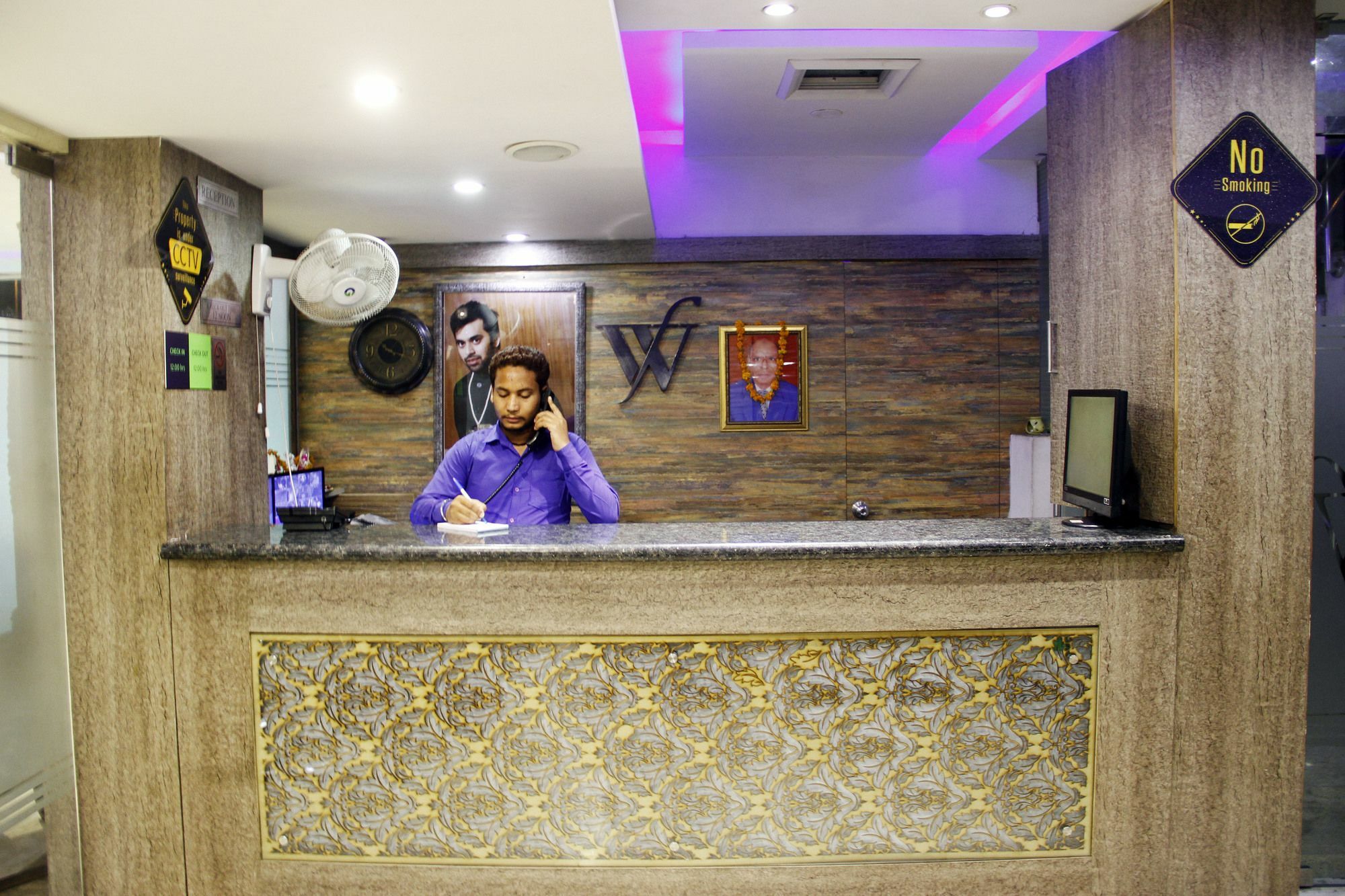 Hotel Waterfall Делі Екстер'єр фото