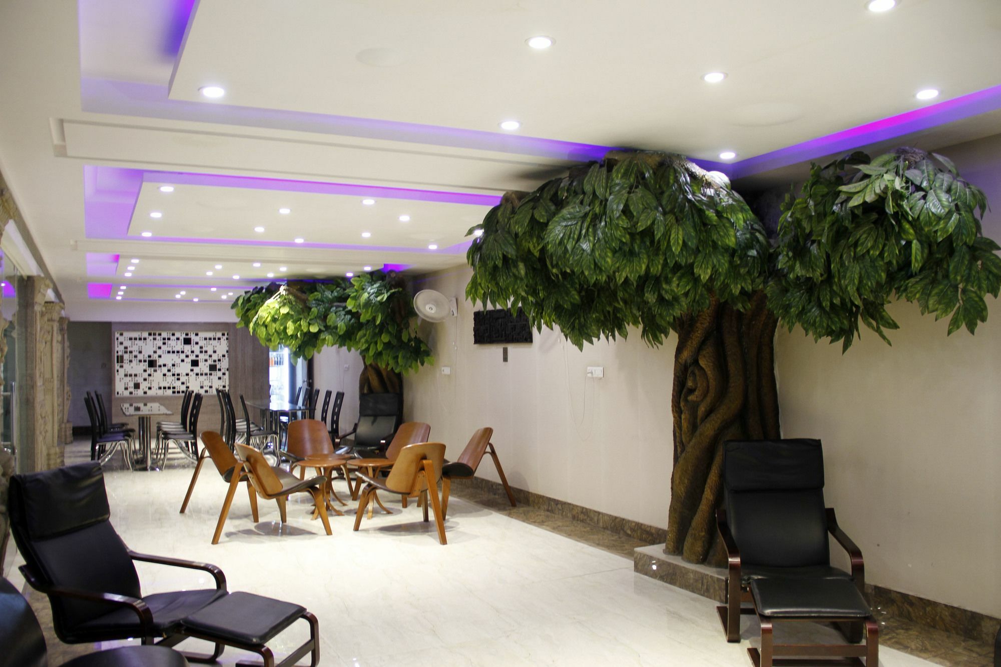 Hotel Waterfall Делі Екстер'єр фото