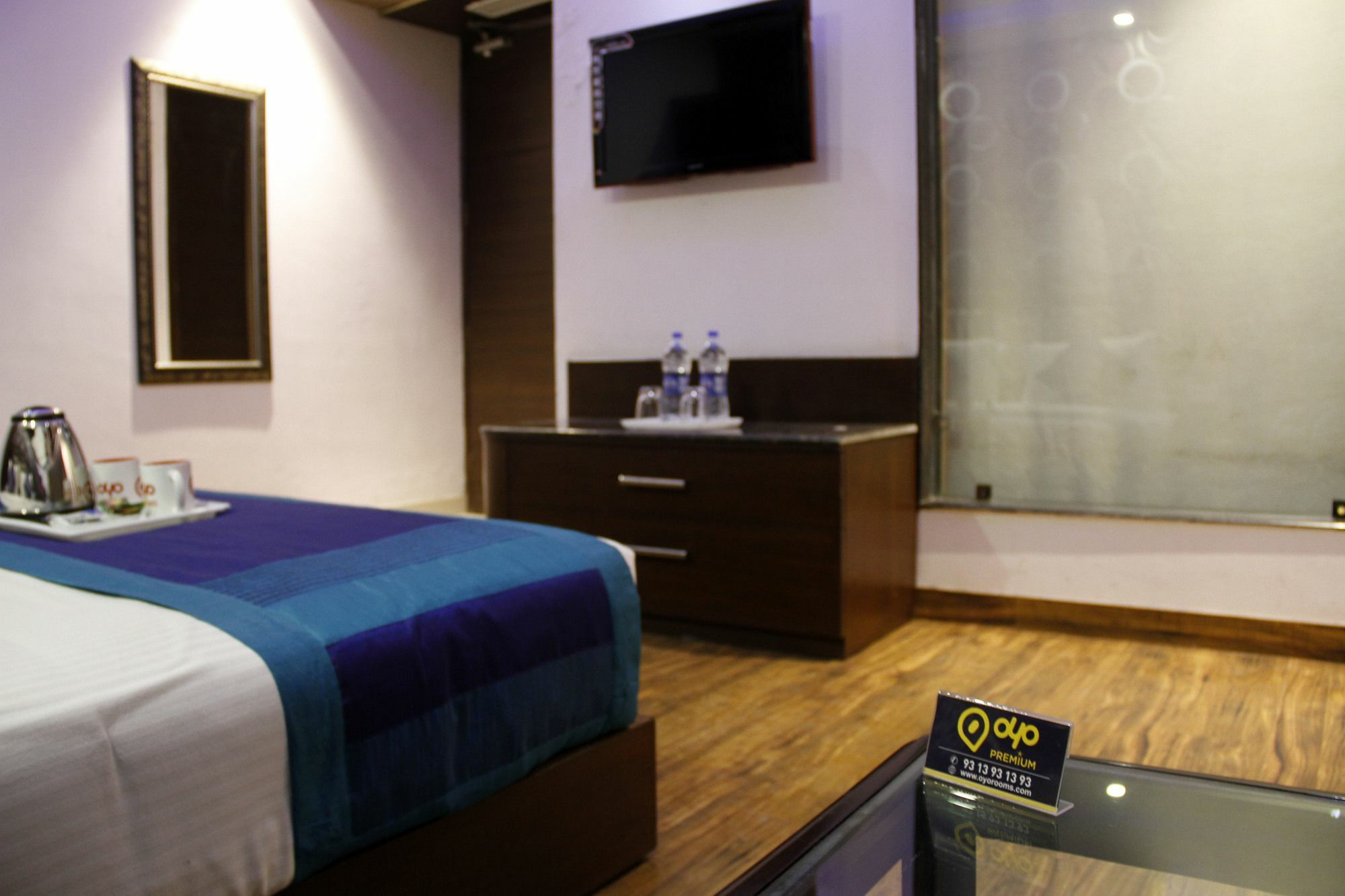Hotel Waterfall Делі Екстер'єр фото